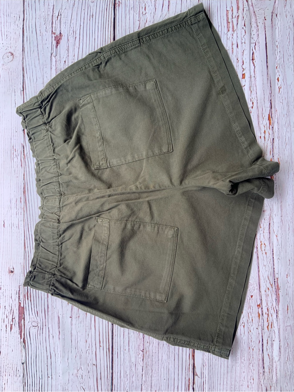 LOFT Women’s Olive Green Pleated Pull-On Shorts - Picture 5 of 5